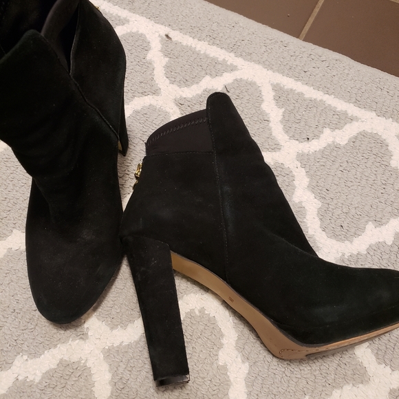 Browns Wishbone Black Suede Bootie, Platform with Gold Detail Size 8 - Picture 4 of 11